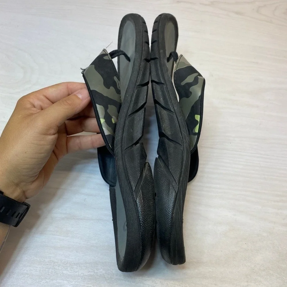 Oakley Mens 11 Flip Flop Sandals Camo Black Orange 10171-799 Sporty Thong Beach